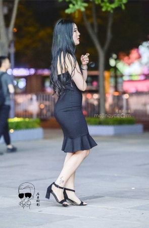 钱途后翘魔鬼身材{2017-5-13-12p}