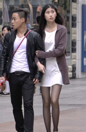 平底鞋配黑丝袜只有腿长的美女才能穿