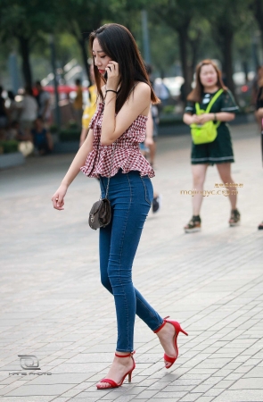 面容身材姣好的性感长腿