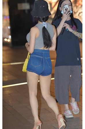 高腰牛仔热裤MM【套图+视频】