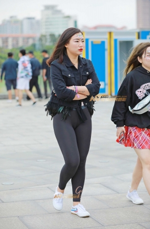 妹子 都爱穿紧身裤