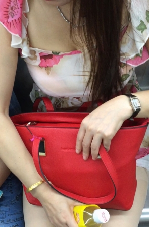 丰满肉丝街拍高跟MM