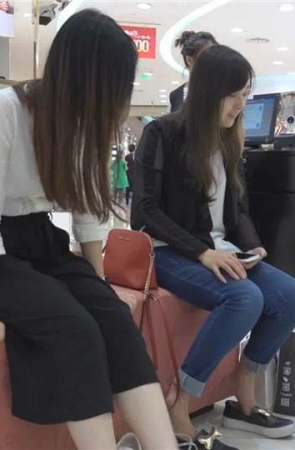 女神级美女姐妹试高跟鞋视频 [378 MB/WMV]