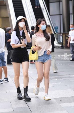 21829-1+111/热裤大白腿女孩 4P