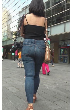 丰满紧牛肉妹子[1.3G/MP4]