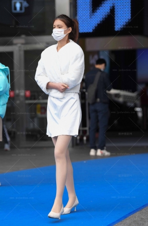 211123-27=44√能看得出穿了丝袜吧 10P