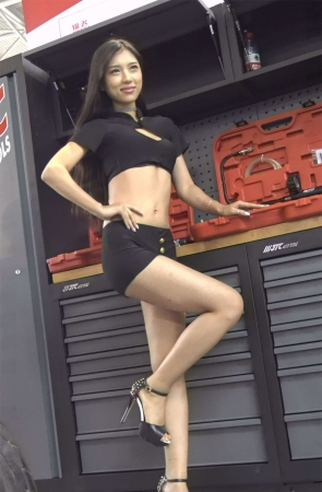 改装车展拍摄大长腿模特美女