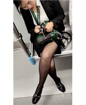 黑丝女白领美女 [887 MB/mp4]