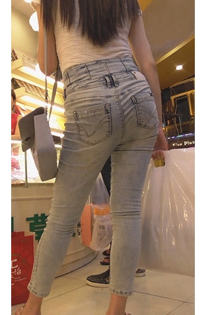 白衣高腰牛仔裤美女