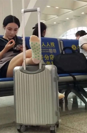 候车室里的 原味棉袜美女