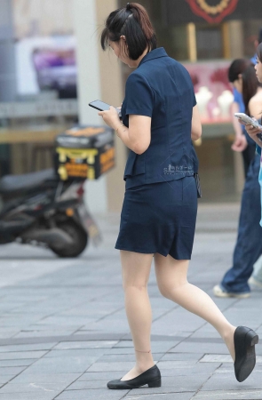 诱惑街拍肉丝OL