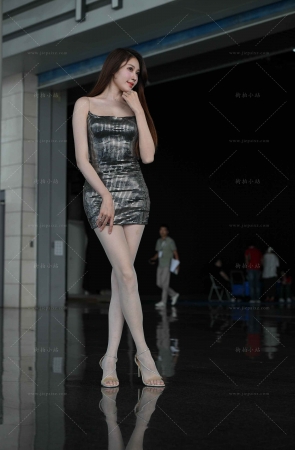25成都车展，丝腿包臀裙美女