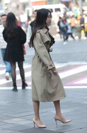 肉丝街拍高跟少妇