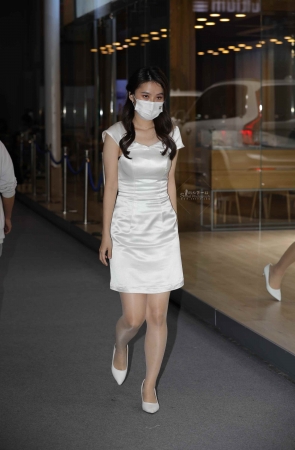 【街拍心灵】车展礼仪超薄肉丝白街拍高跟美腿哇塞