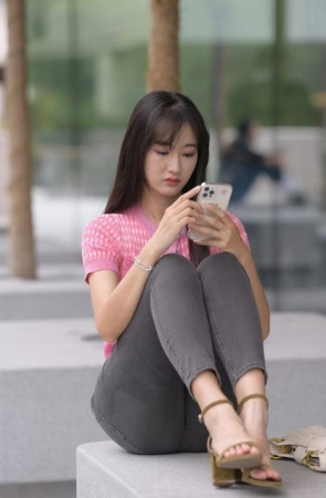 一只麋鹿摄影作品  灰色牛仔裤美女 [291P2V-15.7GB]