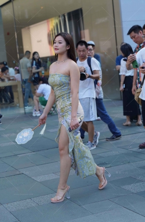 抹胸长裙美女 【图片➕视频】