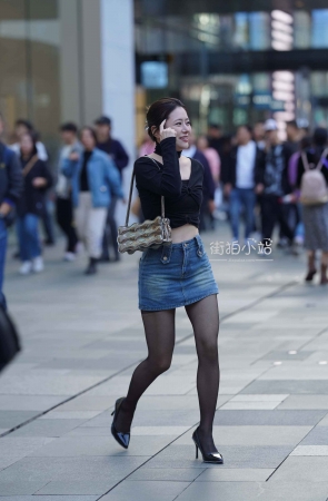 街拍嘿丝牛仔裙高跟朲槭