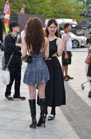 长靴大长腿时尚美女 [19P]