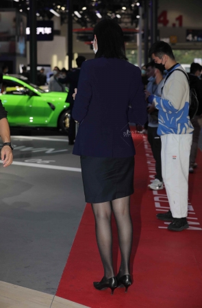 【街拍心灵】黑 丝街拍高跟黑色制服街拍高跟销shou