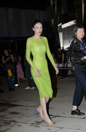 绿裙，曼妙身姿。