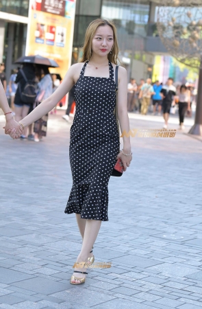 水蛇腰性感美女