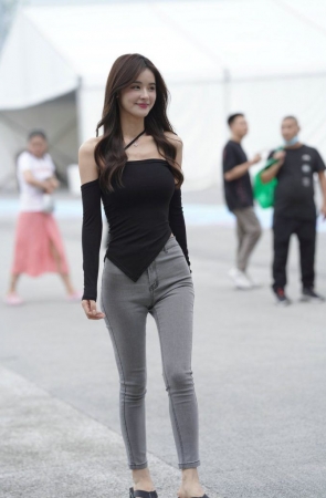 甜美牛仔裤小姐姐 [109P1V-1.38GB]