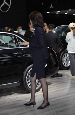 【街拍心灵】车展销shou街拍黑丝制服高跟