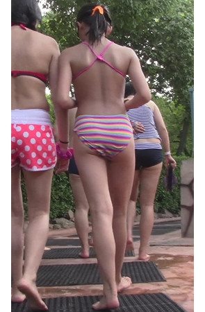 水上乐园比基尼小妹