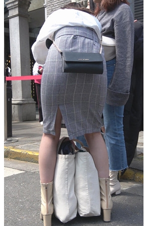 拍照的漂亮小姐姐