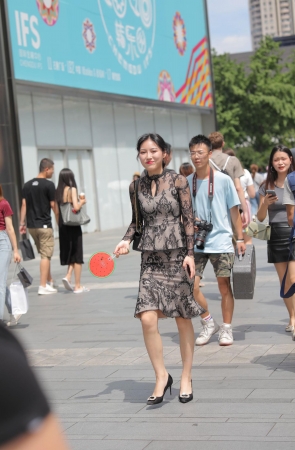 闭月羞花的美女