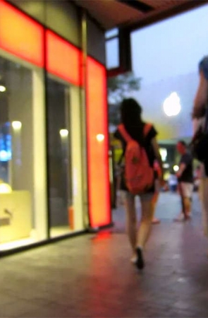 身材高挑性感美腿齐B短裙美女