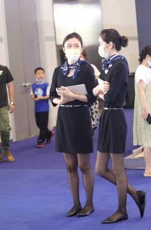 车展街拍黑丝OL