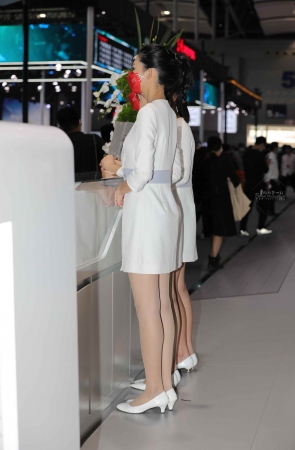 【街拍心灵】车展前台肉丝美腿街拍高跟哇塞