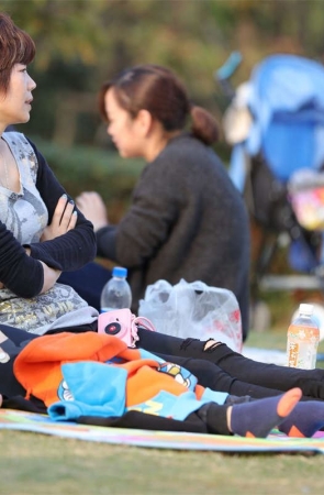 No1295 短发美妇，脸庞清秀，眼神迷离，玉雕般的美足通透无瑕 第2套