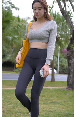 （视频）黑色瑜伽高腰裤美女 [5.9G/MP4]