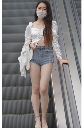 （视频）长发牛仔热裤美女[10.99G/MP4]