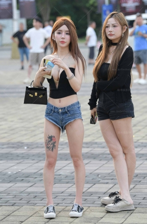 23623-62=89√街拍时尚性感热裤女生，贼性感啊【春光外 17P