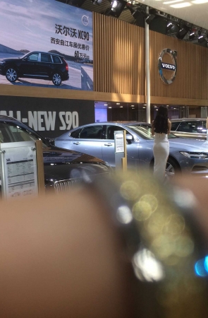 街拍大赛第三季—-主持人凹凸身材