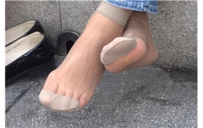 黑色小皮鞋、短袜 [1.16 GB/MP4]