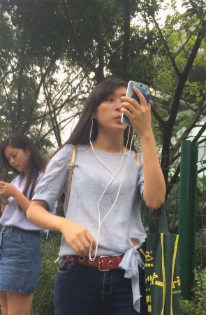 紧身蓝牛坡高跟鞋美女