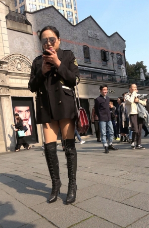 长筒靴丝袜美腿美眉