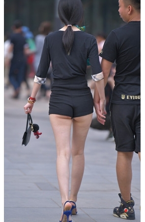 高腰热裤月牙小姐姐(37P)[453M/JPG]