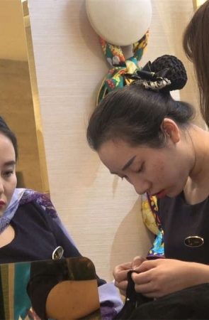 漂亮的制服美女黑丝袜高跟鞋美足