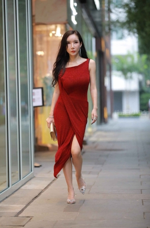 裹身裙性感女郎街拍