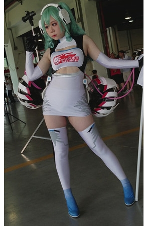 coplay白色包臀裙小姐姐