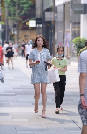 美腿玉足小姐姐