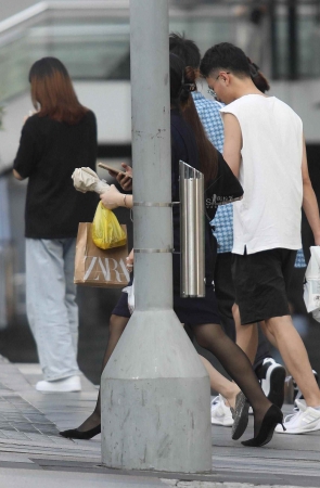【珏一笑而过】诱惑街拍黑丝高跟OL