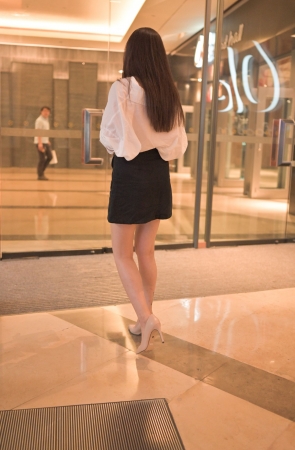 商场偶遇高跟美腿小姐姐