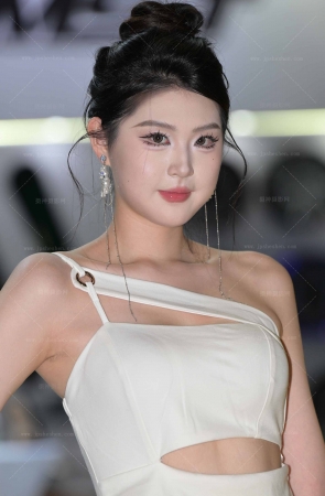 241018-45=79√肤白貌美，微胖女神 11P