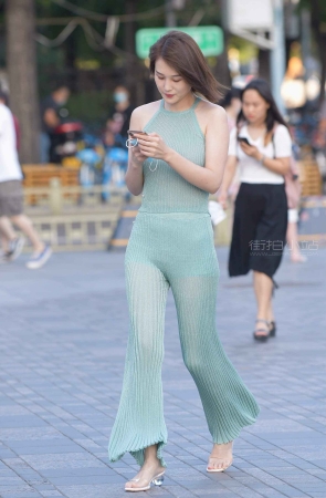 这衣服很有个性呀